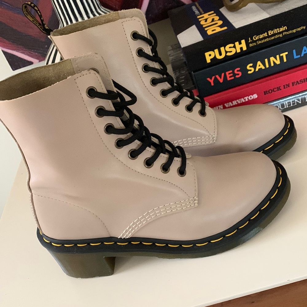 Dr Martens taupe clemency size 7